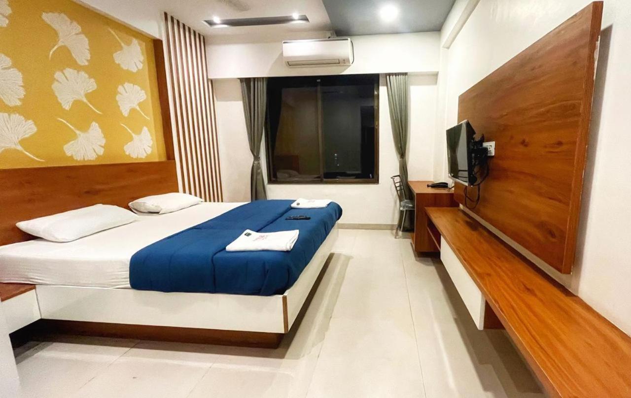 Hotel Ambai Executive Tuljapur Exterior foto
